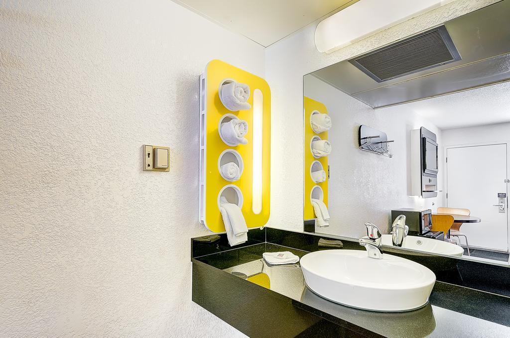 Park Inn By Radisson, Thornton Room photo