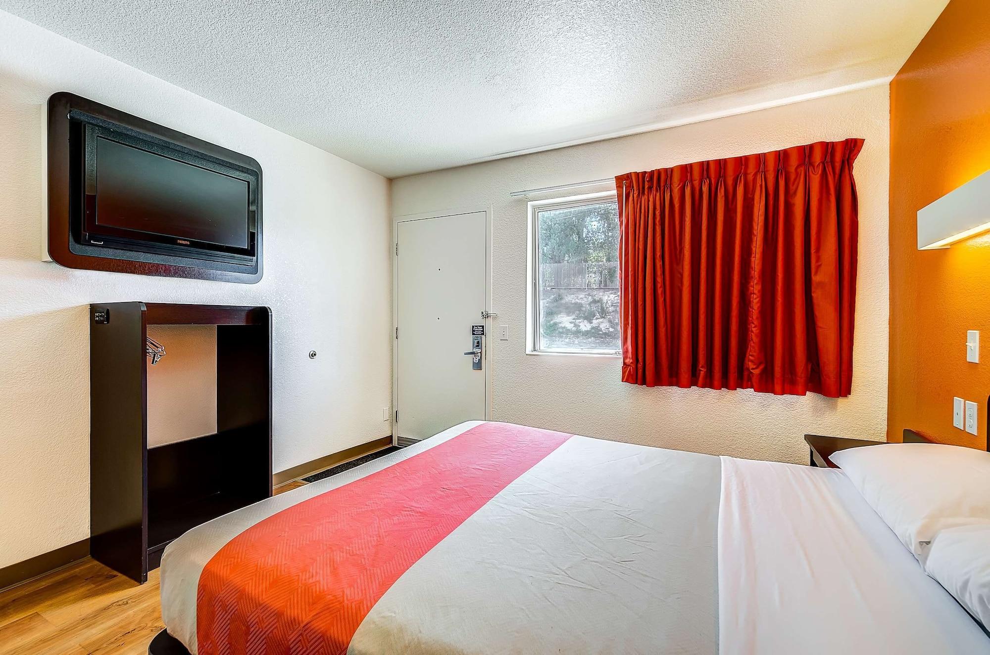 Park Inn By Radisson, Thornton Exterior photo