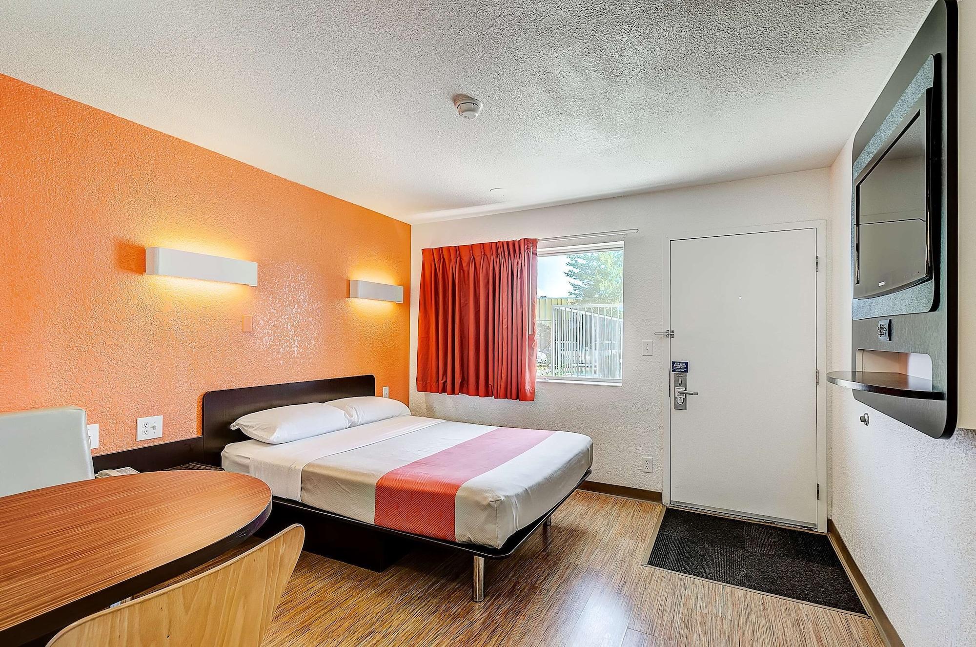Park Inn By Radisson, Thornton Exterior photo