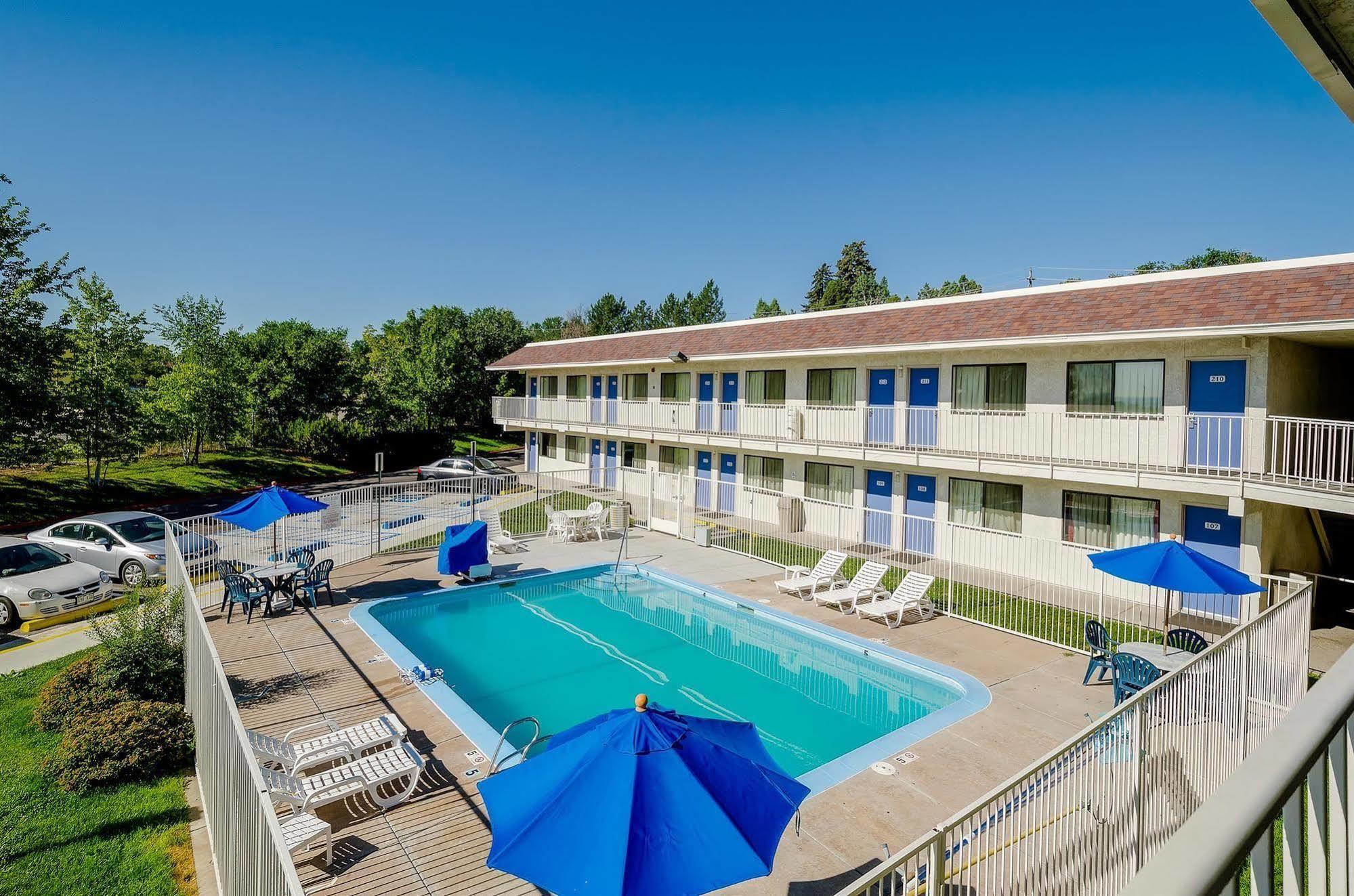 Park Inn By Radisson, Thornton Exterior photo