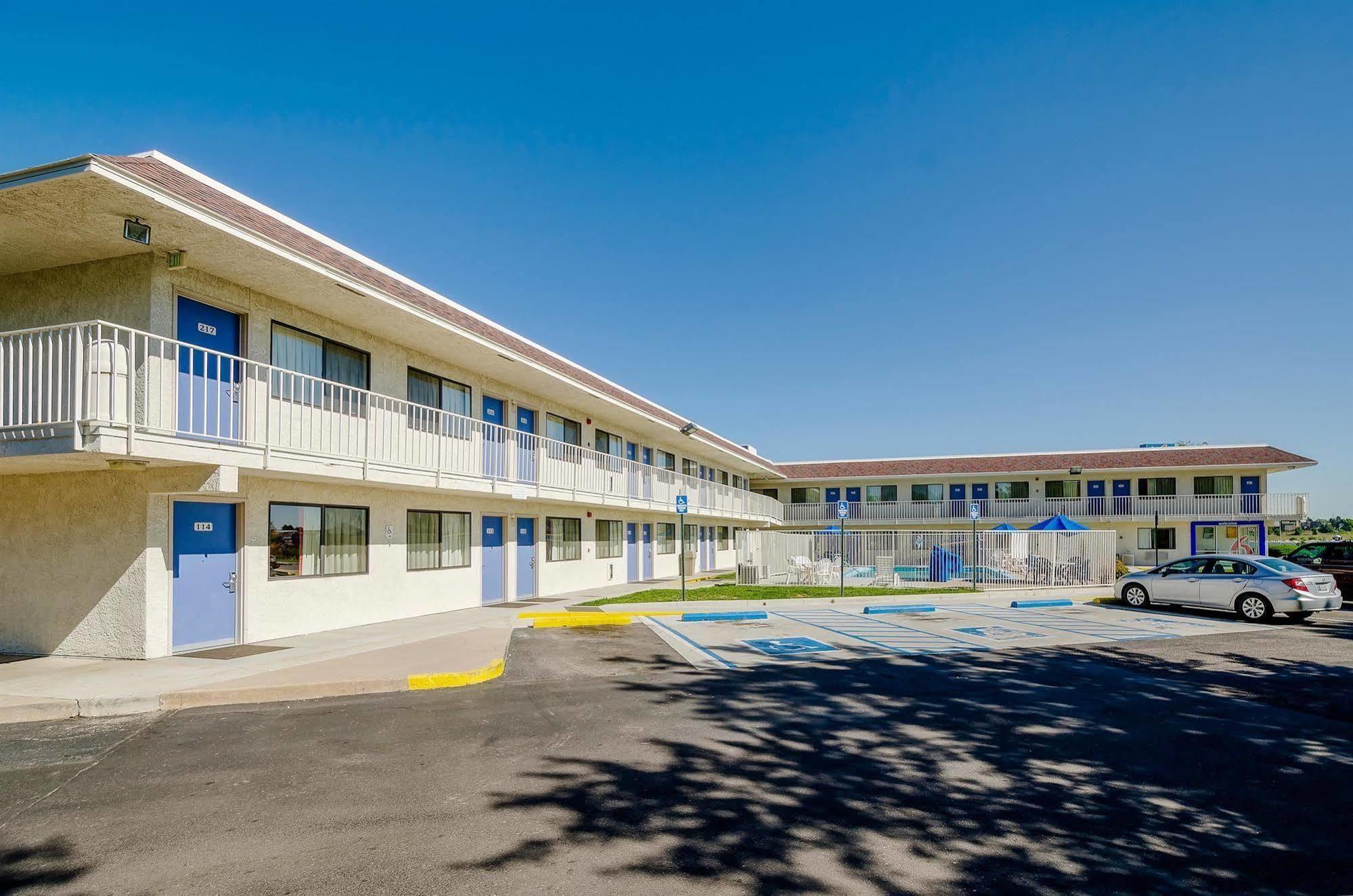 Park Inn By Radisson, Thornton Exterior photo