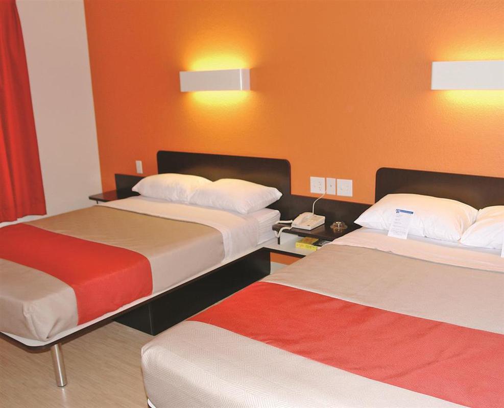 Park Inn By Radisson, Thornton Room photo